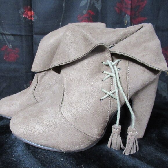Beige Faux Suede Bootie w/ Tassels Size L (8/9) - Picture 2 of 9